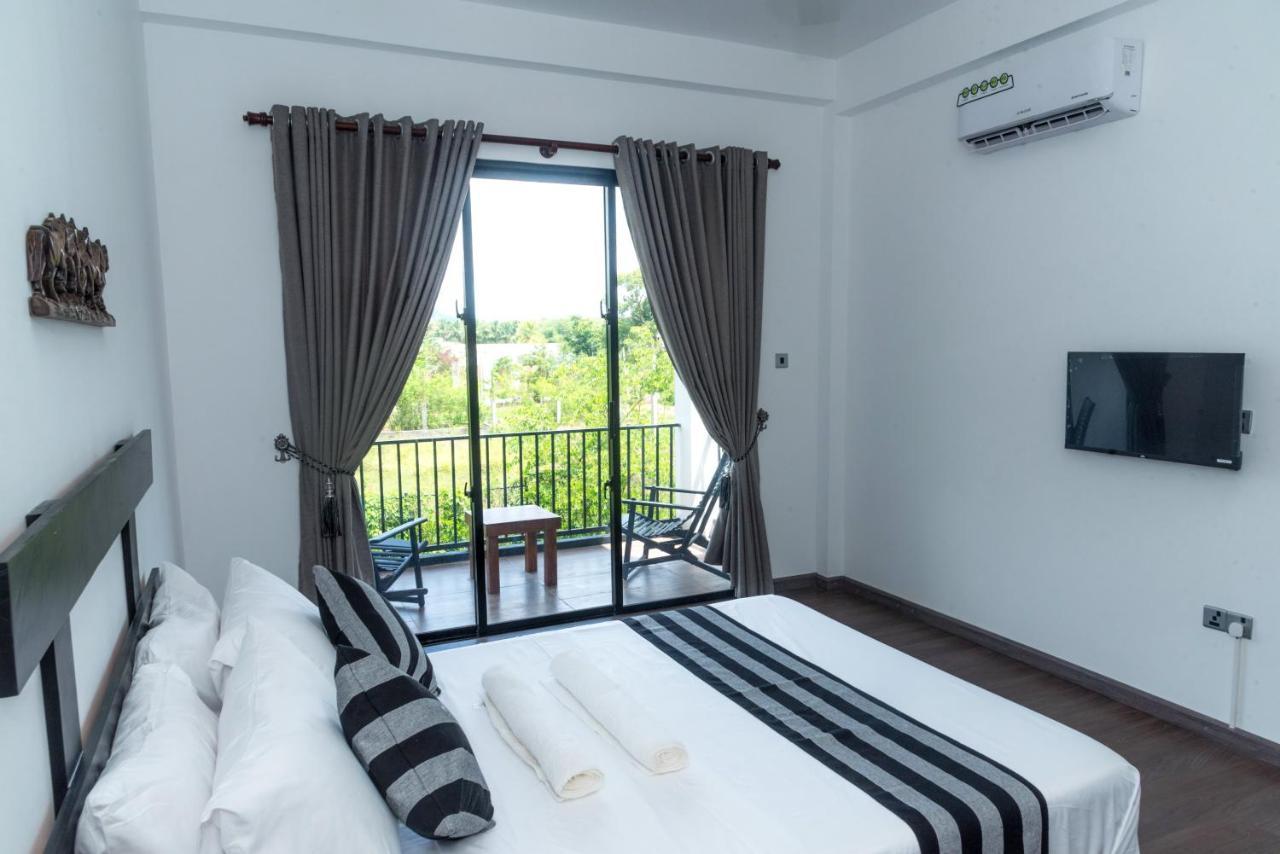 Black Mustang Hotel Dambulla Bagian luar foto