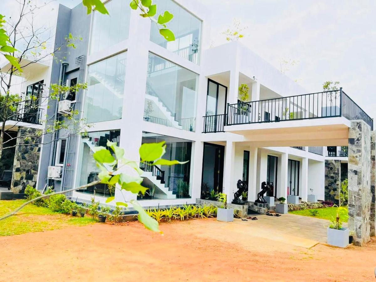 Black Mustang Hotel Dambulla Bagian luar foto