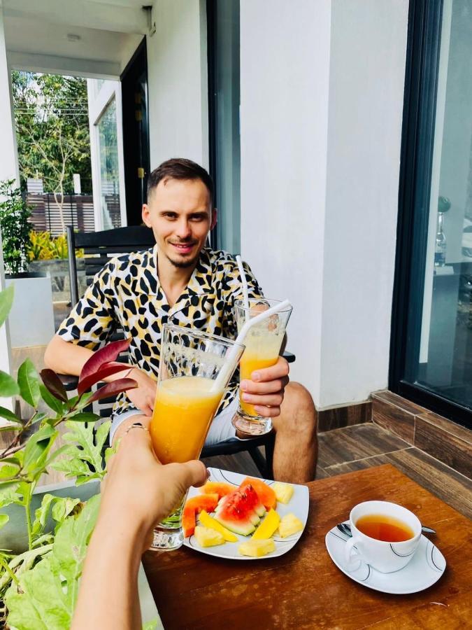 Black Mustang Hotel Dambulla Bagian luar foto