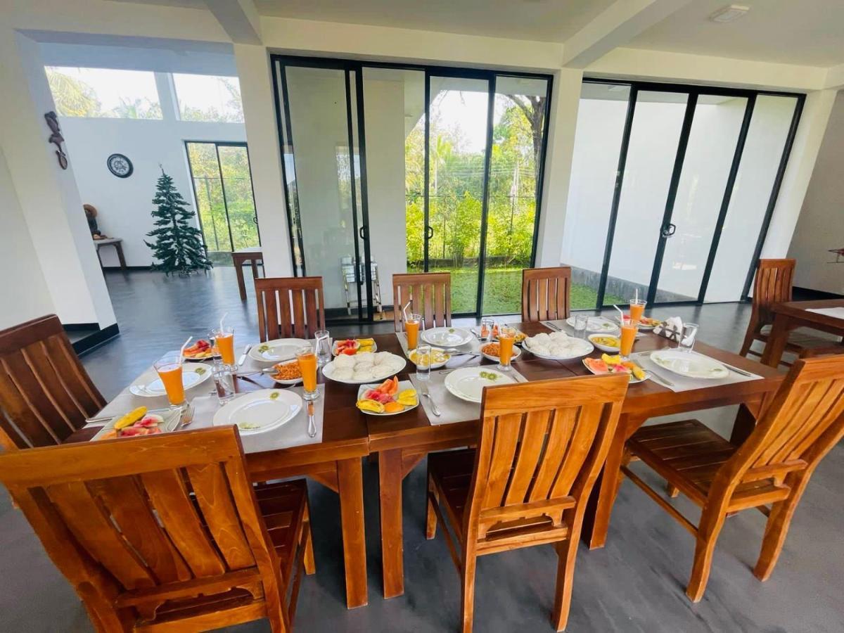 Black Mustang Hotel Dambulla Bagian luar foto