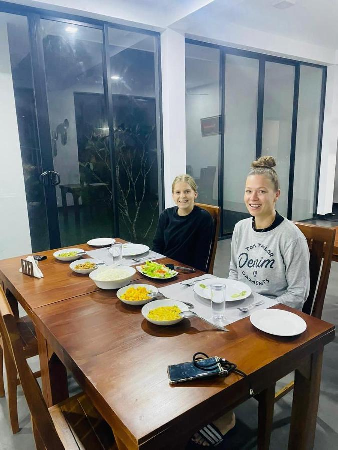 Black Mustang Hotel Dambulla Bagian luar foto