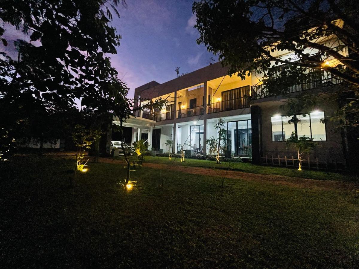Black Mustang Hotel Dambulla Bagian luar foto